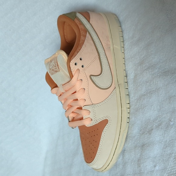 Nike shoes - Picture 1 of 10